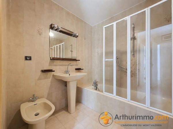 Vente                                                      Maison
                        
                     8 pièces                      160 m2                     à Nanterre