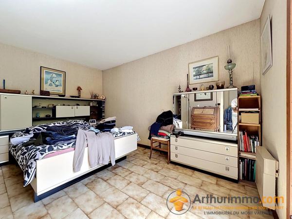 Vente                                                      Maison
                        
                     8 pièces                      160 m2                     à Nanterre