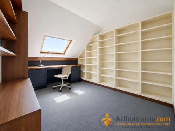 Vente                                                      Maison
                        
                     8 pièces                      160 m2                     à Nanterre