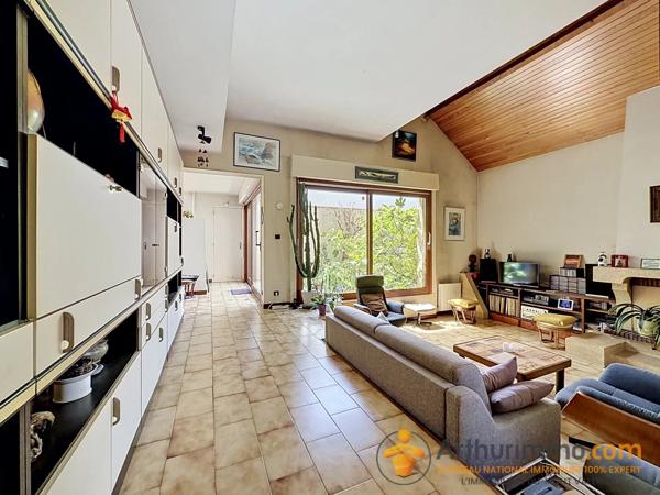 Vente                                                      Maison
                        
                     8 pièces                      160 m2                     à Nanterre