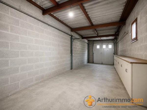 Vente                                                      Maison
                        
                     8 pièces                      160 m2                     à Nanterre