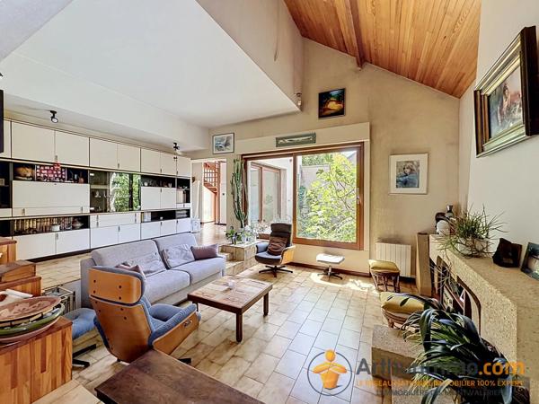 Vente                                                      Maison
                        
                     8 pièces                      160 m2                     à Nanterre
