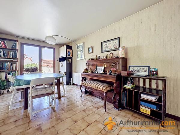 Vente                                                      Maison
                        
                     8 pièces                      160 m2                     à Nanterre