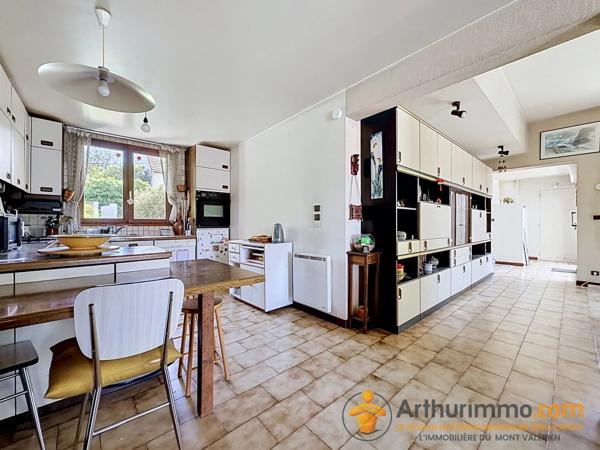 Vente                                                      Maison
                        
                     8 pièces                      160 m2                     à Nanterre
