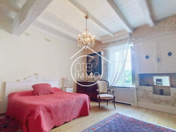 STE FOY, COEUR BASTIDE : Belle maison citadine au fil de l''eau