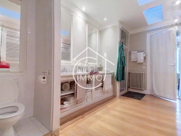 STE FOY, COEUR BASTIDE : Belle maison citadine au fil de l''eau