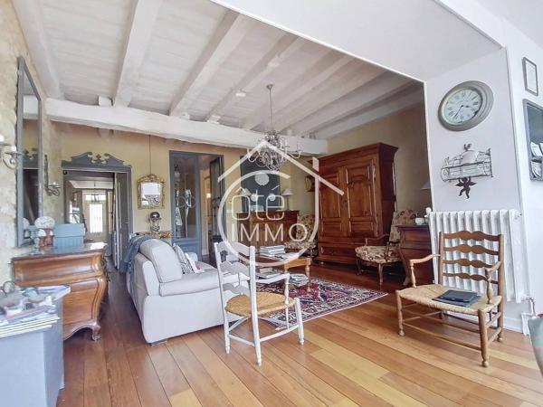 STE FOY, COEUR BASTIDE : Belle maison citadine au fil de l''eau