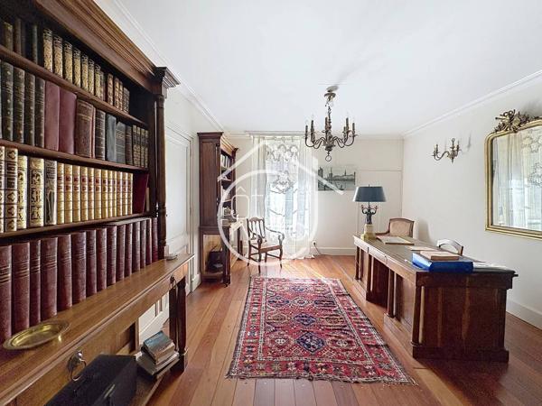 STE FOY, COEUR BASTIDE : Belle maison citadine au fil de l''eau