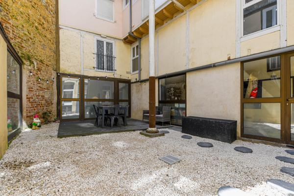 Appartement
         4 pièces
        - 94 m² Exclusivité 242 000 € *