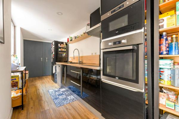 Appartement
         4 pièces
        - 94 m² Exclusivité 242 000 € *