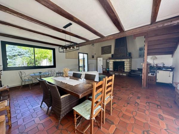 Vente                                                      Maison
                        
                     7 pièces                      200 m2                     à Ronquerolles