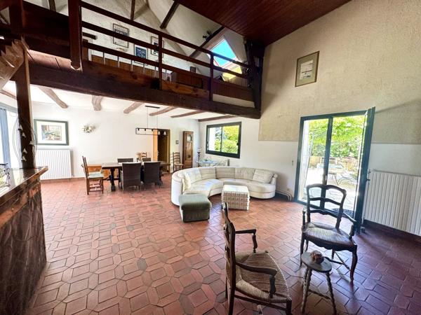 Vente                                                      Maison
                        
                     7 pièces                      200 m2                     à Ronquerolles