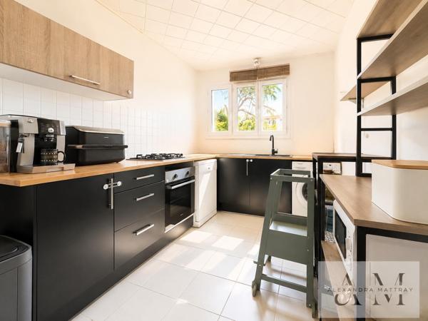 Appartement T3 de 71 m² traversant Est Ouest parfait état 12 minutes de l'Eglise Saint Amand