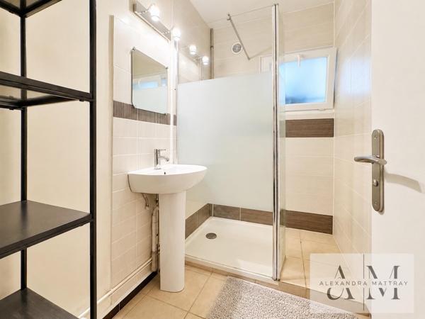 Appartement T3 de 71 m² traversant Est Ouest parfait état 12 minutes de l'Eglise Saint Amand