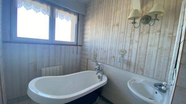 Maison de prés de 200 m2 habitables avec piscine, Le Fenouiller