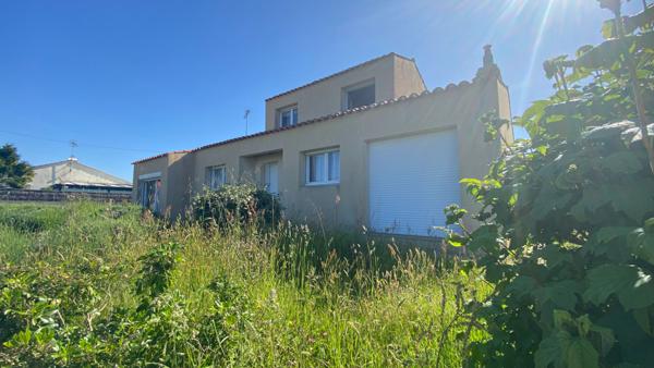 Maison de prés de 200 m2 habitables avec piscine, Le Fenouiller