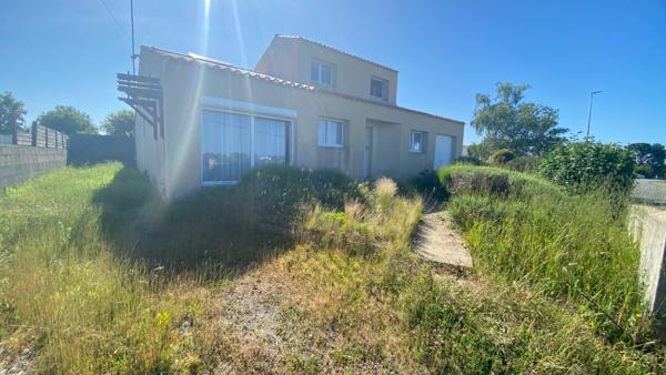 Maison de prés de 200 m2 habitables avec piscine, Le Fenouiller