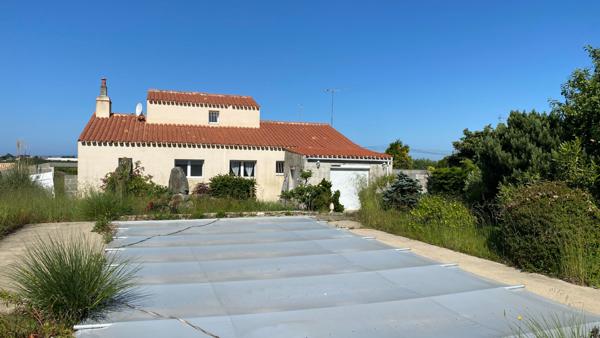 Maison de prés de 200 m2 habitables avec piscine, Le Fenouiller