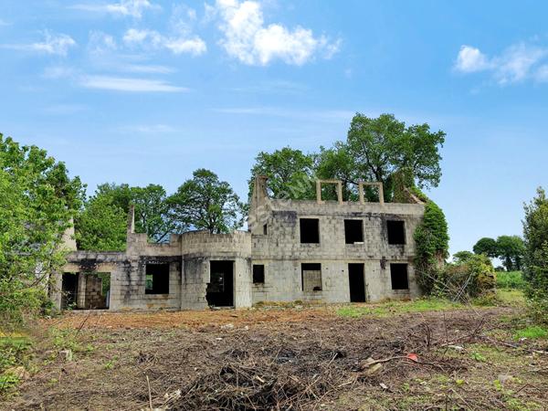 Maison a finir de renover - en campagne - NAIZIN - 10 minutes de Pontivy