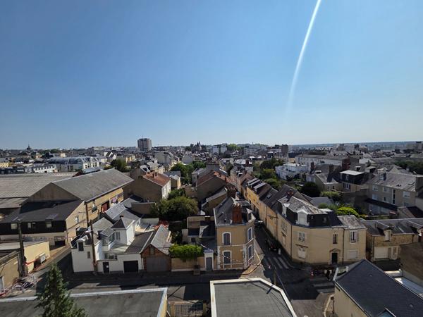 LE MANS CENTRE-VILLE - 6ÈME ET DERNIER ÉTAGE - TERRASSE - PARKING - VUE DÉGAGÉE - 75 M²