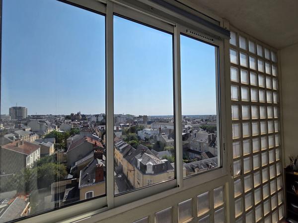 LE MANS CENTRE-VILLE - 6ÈME ET DERNIER ÉTAGE - TERRASSE - PARKING - VUE DÉGAGÉE - 75 M²