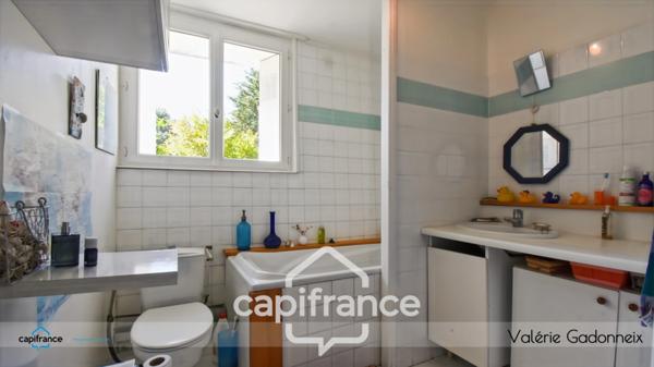 Maison en pierre de 1850 à Saint-Pierre-d’Oléron, (17310), 5 chambres, piscine, sauna, patio clos et jardin sans vis-à-vis, à deux pas du centre et à 10 minutes de la Cotinière.