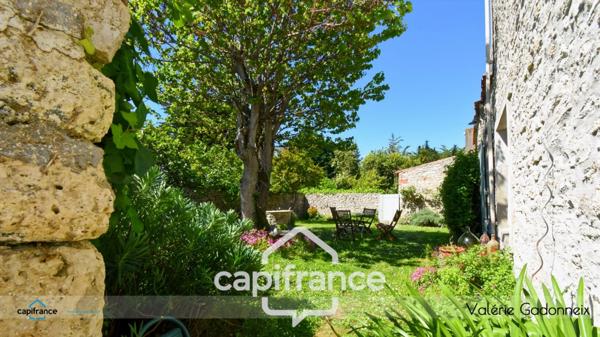 Maison en pierre de 1850 à Saint-Pierre-d’Oléron, (17310), 5 chambres, piscine, sauna, patio clos et jardin sans vis-à-vis, à deux pas du centre et à 10 minutes de la Cotinière.