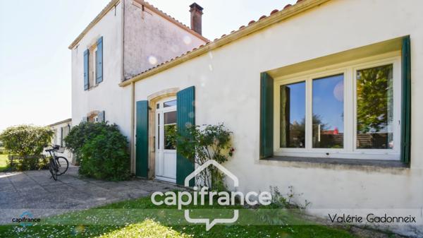 Maison en pierre de 1850 à Saint-Pierre-d’Oléron, (17310), 5 chambres, piscine, sauna, patio clos et jardin sans vis-à-vis, à deux pas du centre et à 10 minutes de la Cotinière.