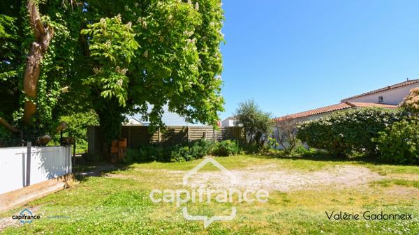 Maison en pierre de 1850 à Saint-Pierre-d’Oléron, (17310), 5 chambres, piscine, sauna, patio clos et jardin sans vis-à-vis, à deux pas du centre et à 10 minutes de la Cotinière.