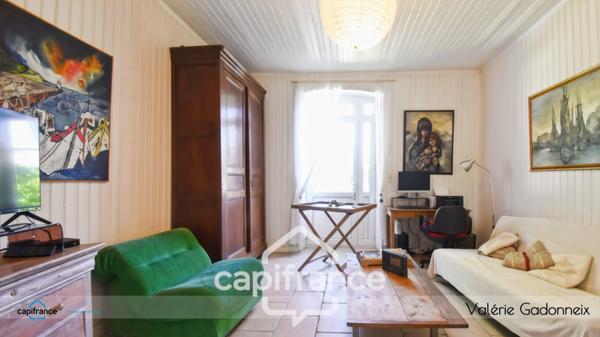 Maison en pierre de 1850 à Saint-Pierre-d’Oléron, (17310), 5 chambres, piscine, sauna, patio clos et jardin sans vis-à-vis, à deux pas du centre et à 10 minutes de la Cotinière.