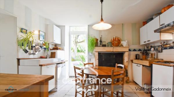 Maison en pierre de 1850 à Saint-Pierre-d’Oléron, (17310), 5 chambres, piscine, sauna, patio clos et jardin sans vis-à-vis, à deux pas du centre et à 10 minutes de la Cotinière.