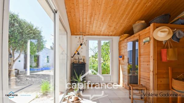 Maison en pierre de 1850 à Saint-Pierre-d’Oléron, (17310), 5 chambres, piscine, sauna, patio clos et jardin sans vis-à-vis, à deux pas du centre et à 10 minutes de la Cotinière.