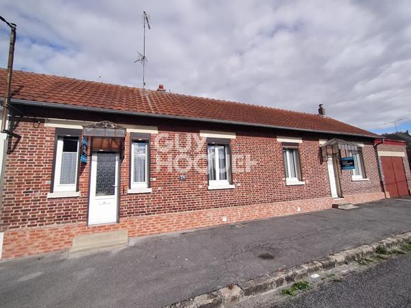 Maison de plain-pied à vendre à PÉRONNE (80200) avec garage et véranda.