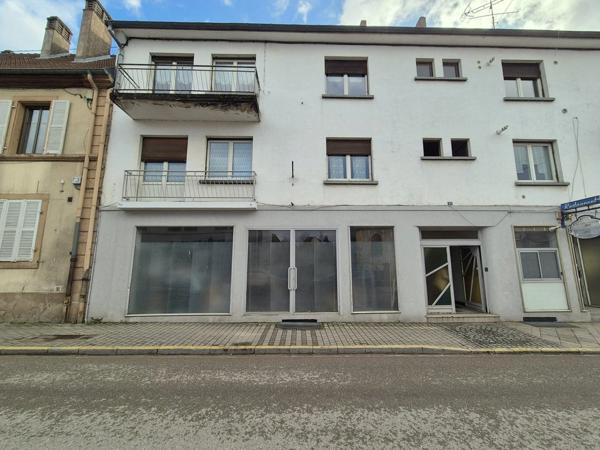 Demi-Immeuble de Rapport avec hangar de 250m² – Opportunité d’Investissement