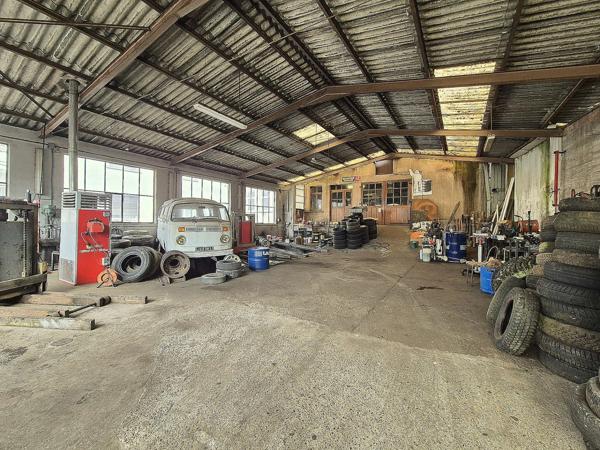 Demi-Immeuble de Rapport avec hangar de 250m² – Opportunité d’Investissement