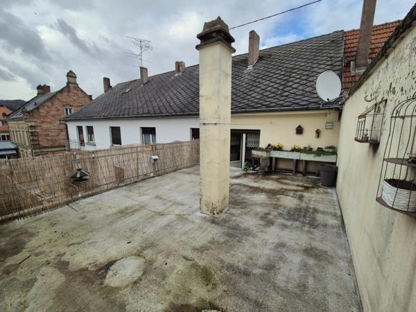 Demi-Immeuble de Rapport avec hangar de 250m² – Opportunité d’Investissement