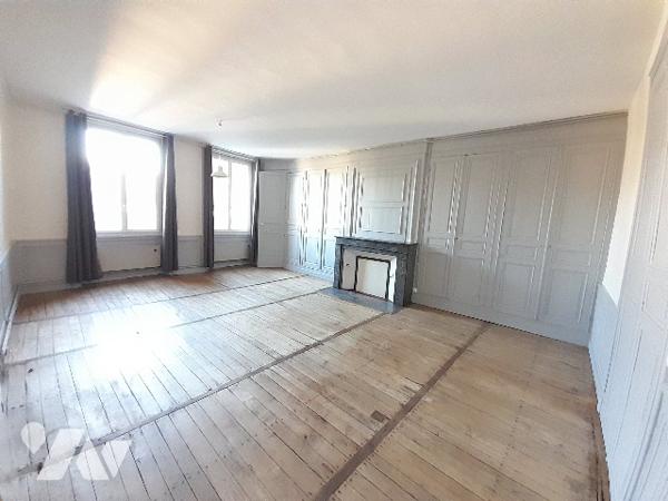 POITIERS, centre-ville Rue de la Régratterie -T2 de charme