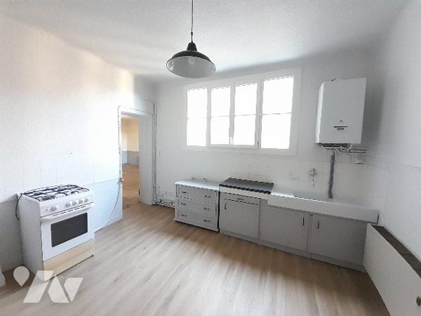 POITIERS, centre-ville Rue de la Régratterie -T2 de charme