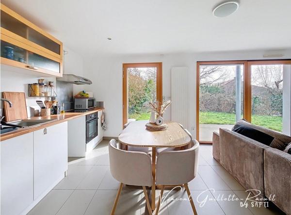 Ensemble de 4 Appartements-4 places de stationnements