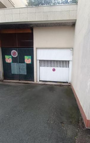 EXCLUSIVITE  SAINT QUENTIN EN YVELINES  -  Parking / box 14 m²