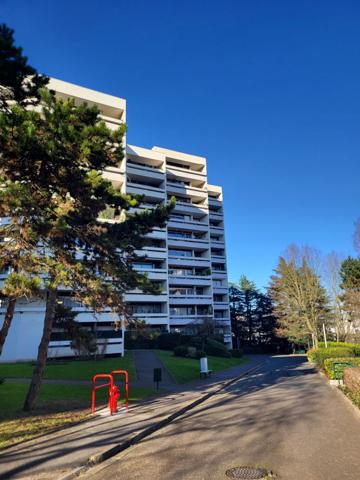 Rosny-sous-Bois Colline de la Boissière – Parc de Nanteuil – 4 pièces traversant de 89 m² avec terrasse, balcons et double stationnement – Secteur Golf / La Boissière
