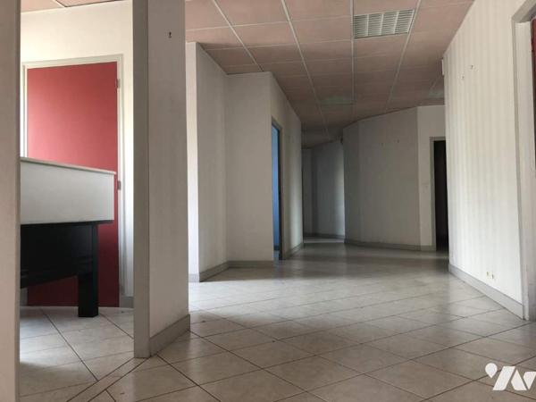 BATIMENT 360 M² environ CENTRE VILLE