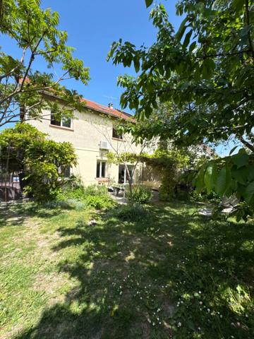 Belle maison familiale très spacieuse et lumineuse 5/6 pièces à vendre 121 m² avec un grand Jardin - AULNAY SOUS BOIS à 12 minutes de Paris