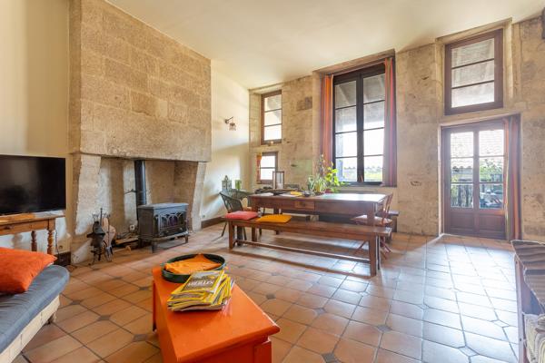 Appartement
         2 pièces
        - 60 m² 117 500 €*