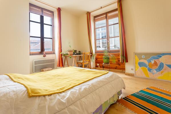 Appartement
         2 pièces
        - 60 m² 117 500 €*