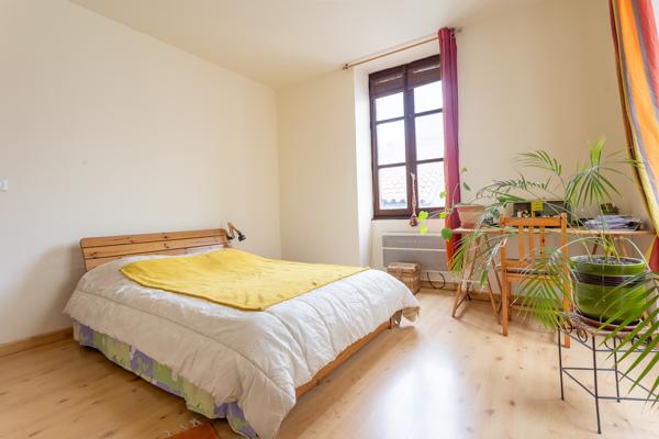 Appartement
         2 pièces
        - 60 m² 117 500 €*