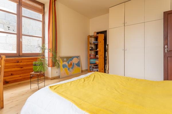 Appartement
         2 pièces
        - 60 m² 117 500 €*