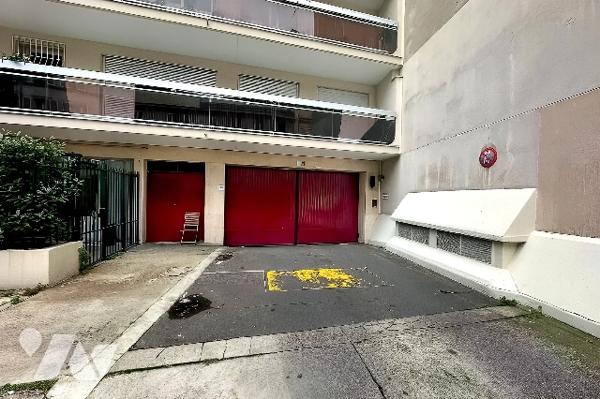 Place de parking sécurisée - Paris 18e - Marx Dormoy - accès facile - 2,40 m de large