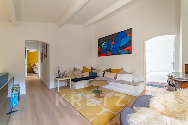 Villeneuve-lès-Avignon —Elégante villa contemporaine avec piscine et vue dégagée