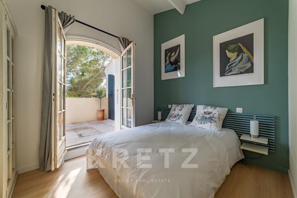 Villeneuve-lès-Avignon —Elégante villa contemporaine avec piscine et vue dégagée